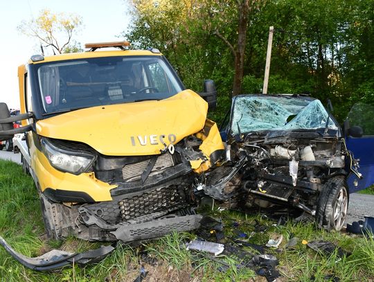 Czołowe zderzenie smarta i autolawety. Za kierownicą osobówki 17-latek po narkotykach
