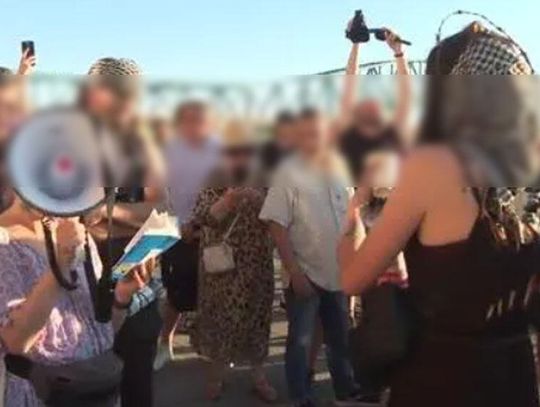 Czterech mężczyzn oskarżonych o atak na aktywistów, którzy solidaryzowali się z migrantami. Sprawa trafi do sądu Czterech mężczyzn oskarżonych o atak na aktywistów, którzy solidaryzowali się z migrantami. Sprawa trafi do sądu