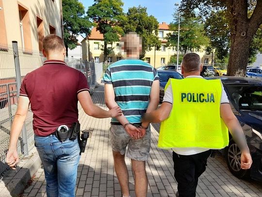 Czterej mężczyźni w kominiarkach porwali 15-latka i wywieźli na pole. Chcieli odzyskać dług