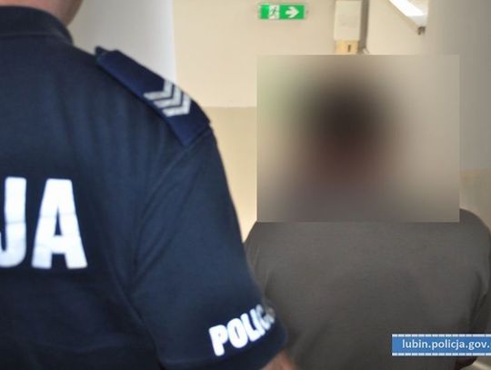 Czterej nastolatkowie pobili 14-latka. Poszło o... paczkę chipsów