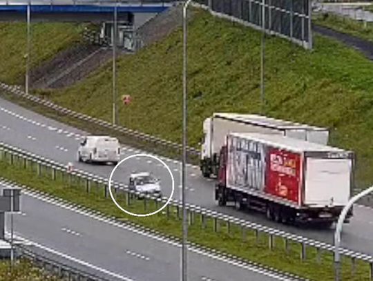 Czterokołowcem pod prąd drogą ekspresową. Prawie zmiażdżyła go ciężarówka