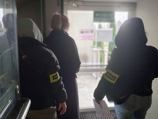 Cztery kasjerki okradały sklep, w którym pracowały. Miały patent na robienie "darmowych" zakupów Cztery kasjerki okradały sklep, w którym pracowały. Miały patent na robienie "darmowych" zakupów