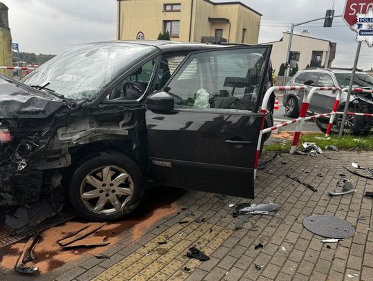Cztery kobiety ranne po zderzeniu dwóch osobówek. Kierowca BMW nie ustąpił pierwszeństwa