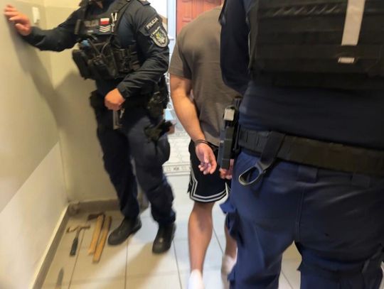 Cztery osoby zatrzymane po brutalnych pobiciach. Mieli przy sobie siekierę, młotek i nóż