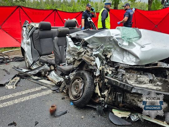 Cztery osoby zginęły w zderzeniu volkswagena i cysterny. Osobówka była w złym stanie technicznym