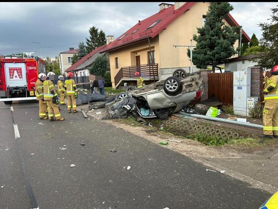 Dachował Toyotą, trzy osoby zostały ranne. Kierowca był pijany i pod wpływem narkotyków