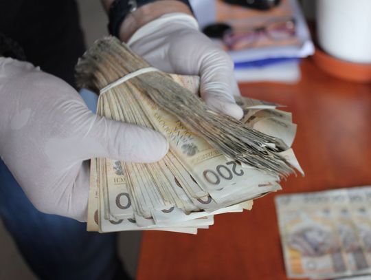 Dała się okraść oszustom, a potem do nich dołączyła! 74-latka wyłudziła od kobiet blisko 1,5 miliona