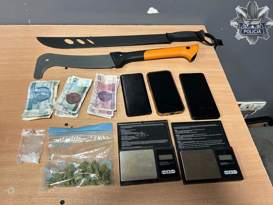 Diler jeździł po mieście z kolegami. Jeden był nieletni. Odpowie za dawanie mu narkotyków