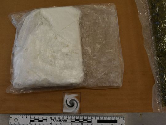Diler-recydywista miał ponad kilogram narkotyków w mieszkaniu. 34-latek tymczasowo aresztowany
