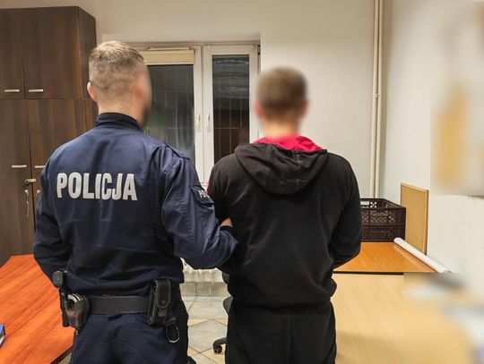 Diler spanikował na widok policjantów. Podczas kontroli znaleźli w aucie torbę z narkotykami Diler spanikował na widok policjantów. Podczas kontroli znaleźli w aucie torbę z narkotykami
