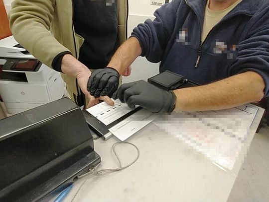 Diler trzymał narkotyki w altanie śmietnikowej. Po zatrzymaniu dostał zakaz wejścia na podwórko Diler trzymał narkotyki w altanie śmietnikowej. Po zatrzymaniu dostał zakaz wejścia na podwórko