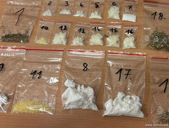 Diler wpadł, bo jeździł pijany rowerem. Miał przy sobie biały proszek, resztę towaru policjanci znaleźli w mieszkaniu