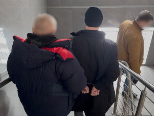 Diler wpadł, bo przejechał na czerwonym świetle. W samochodzie wiózł ponad kilogram narkotyków