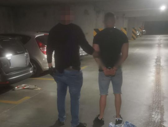 Diler wpadł po kłótni z kobietą. Wciągnął ją siłą do samochodu, świadkowie wezwali policję