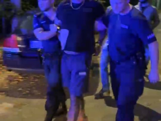 Diler wyciągnął nóż podczas ucieczki i groził policjantom. Padły strzały ostrzegawcze