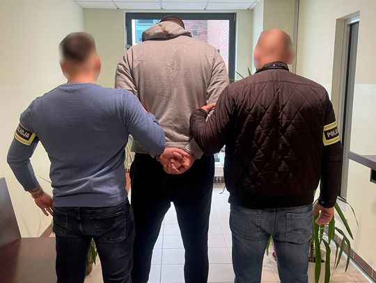 Dilerzy wpadli podczas sprzedaży 72 kilogramów narkotyków. Widowiskowe zatrzymanie na ulicy Dilerzy wpadli podczas sprzedaży 72 kilogramów narkotyków. Widowiskowe zatrzymanie na ulicy