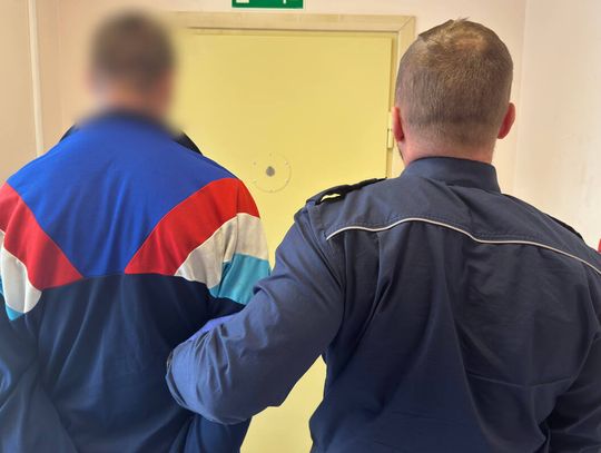 Domowy kat w rękach policji. Groził partnerce śmiercią, trzymając w ręku ostre narzędzie