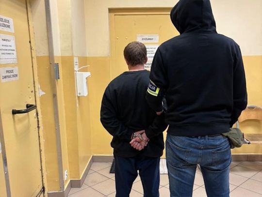 Dorosły mężczyzna napadł na dwie dziewczyny. Żądał od 15 i 16-latki wydania pieniędzy lub biżuterii