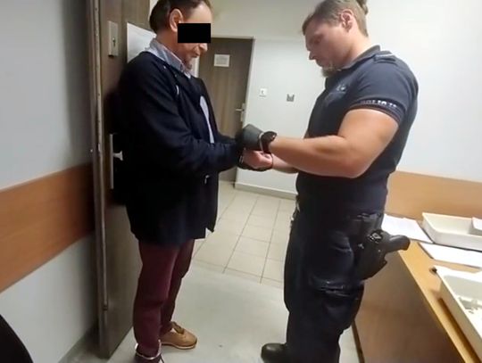 Skazany na 11 lat wyszedł na przerwę z więzienia i już nie wrócił. Mężczyzna od dawna się ukrywał, wpadł w pociągu