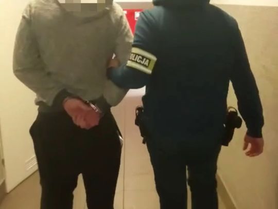 Dostał nakaz opuszczenia mieszkania za znęcanie się nad rodziną, ale wrócił. Teraz posiedzi za kratami