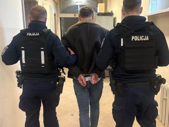 Dostał wezwanie, więc stawił się grzecznie na komendzie, ale zapomniał o wyroku. Mężczyzna trafił za kraty