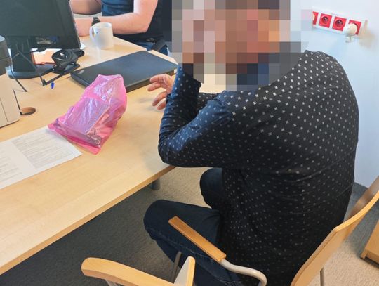 Dostarczał narkotyki do mieszkań odbiorców. Kurier wpadł podczas rutynowych działań policji