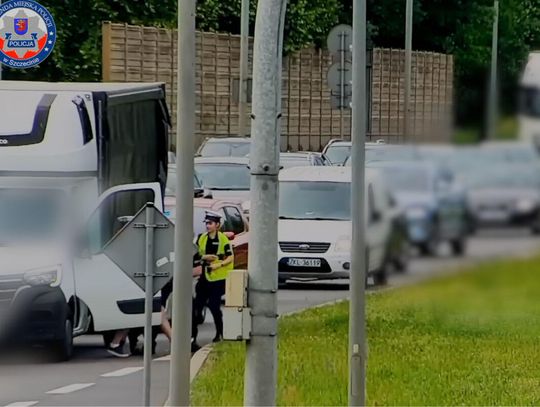 Dostawczak stał z uruchomionym silnikiem, więc wsiadł i "dla zabawy" ruszył nad morze