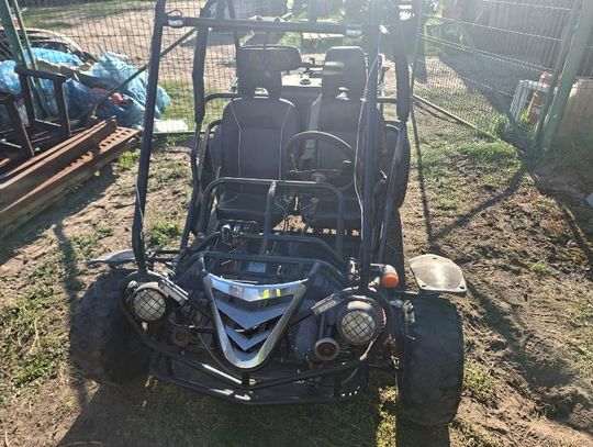 Dramat na podwórku. Naprawiał buggy, auto nagle ruszyło i potrąciło 5-latka