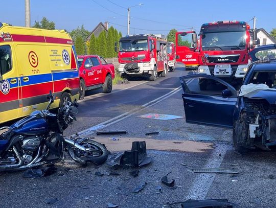Dramatyczne zderzenie motocykla i toyoty. Kierowcy harleya nie udało się uratować