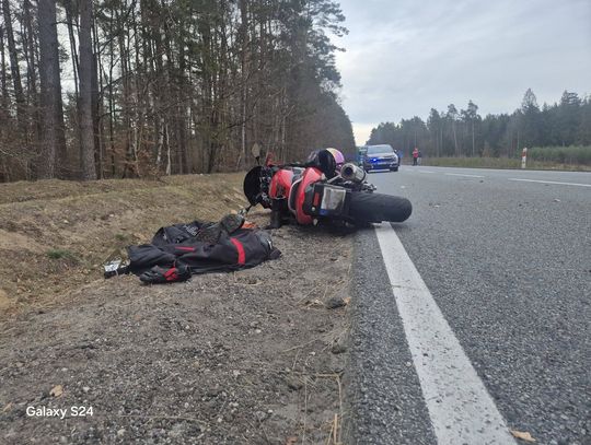 Dramatyczny wypadek drodze krajowej nr 25. Motocyklista stracił nogę