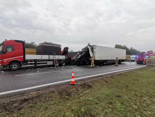 Dramatyczny wypadek na A2. Ciężarówka wjechała w ludzi na pasie awaryjnym. Nie żyje 31-latek