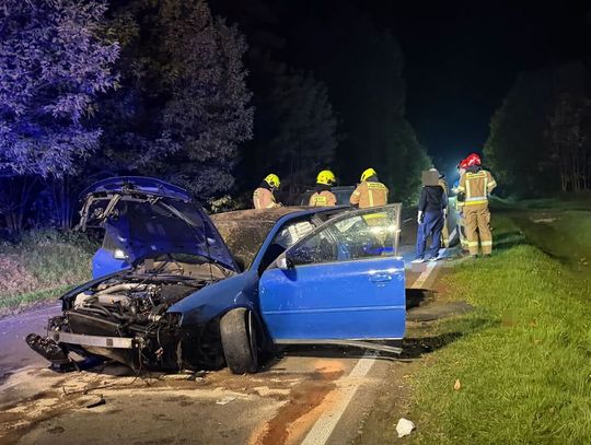 Dramatyczny wypadek podczas wyprzedzania. Audi wielokrotnie dachowało, lądował śmigłowiec LPR