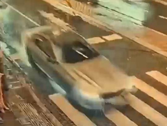 Drift BMW M8 zakończył się rozbiciem auta i surową karą. Kierowca stracił prawo jazdy