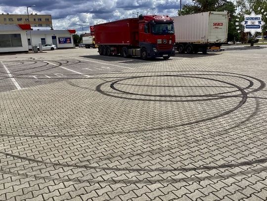 Drift na stacji paliw i 2000 złotych mandatu dla właściciela BMW