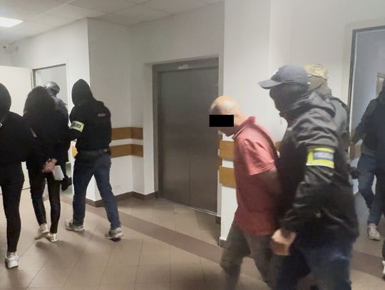 Duża akcja policji pod Warszawą. Zatrzymano 7 uzbrojonych Gruzinów, wszyscy trafili do aresztu