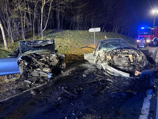 Dwa czołowe zderzenia jednego dnia w tym samym powiecie. Wśród rannych kobieta w ciąży