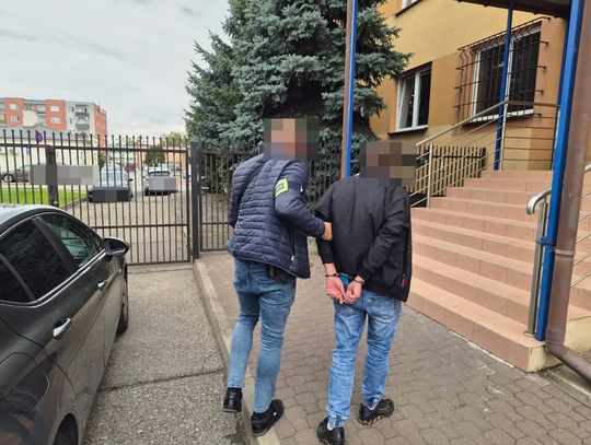 Dwa lata unikał policji. Gdy go w końcu znaleźli, nie chciał otworzyć drzwi