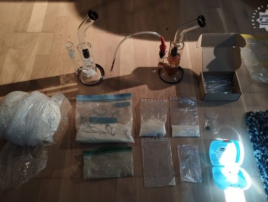 Dwaj mężczyźni i kobieta zatrzymani z narkotykami podczas dwóch policyjnych interwencji