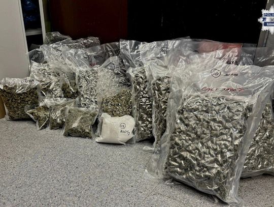 Dwaj pseudokibice zatrzymani z blisko 15 kilogramami narkotyków. Policjanci "trafili" ich na mieście