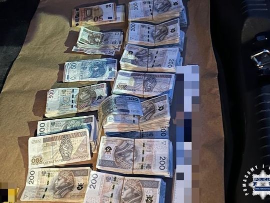 Dwaj złodzieje zatrzymani po nocnych włamaniach. W samochodzie mieli ponad 380 tysięcy złotych