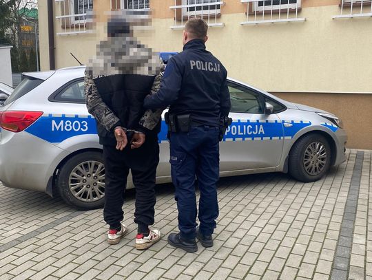 Dwaj złodzieje paliwa zatrzymani. Wywiercili dziurę w baku ciężarówki i spuścili 600 litrów oleju Dwaj złodzieje paliwa zatrzymani. Wywiercili dziurę w baku ciężarówki i spuścili 600 litrów oleju