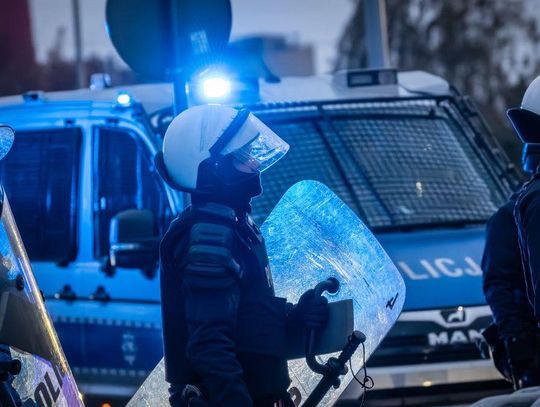 Dwóch policjantów rannych podczas zamieszek z pseudokibicami. Nie dopuścili do otwartej konfrontacji