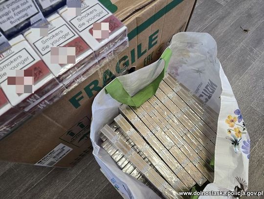 Dwoje 61-latków zatrzymanych z kontrabandą. Przejęto nielegalne wyroby i blisko 200 tysięcy złotych