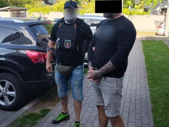 Dyskotekowy złodziej zatrzymany. W Walentynki ukradł kobiecie mercedesa i pojechał z inną na randkę