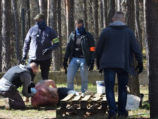 Dźgał igłą przypadkowo spotkanych ludzi. Interweniowali antyterroryści [WIDEO]