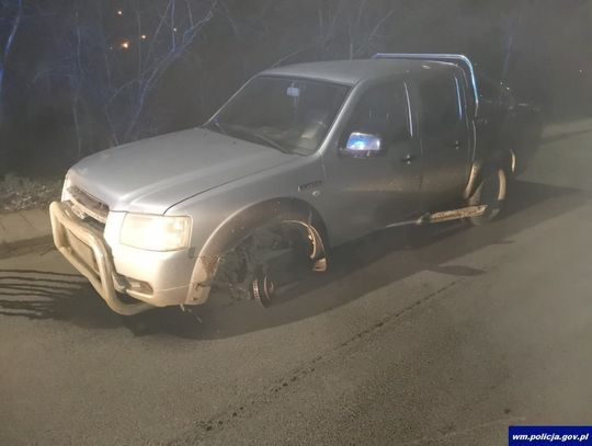 Dziadek pruł Rangerem na trzech kołach. Nie zauważył, że jedno odpadło