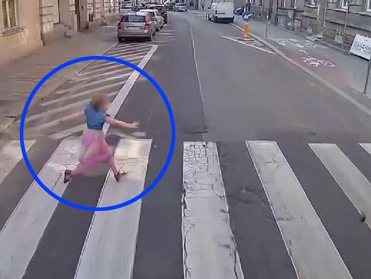 Dziecko wbiegło wprost pod koła jadącego autobusu. O włos od tragedii
