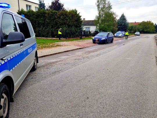 Dziewczynka wybiegła zza autobusu prosto pod koła samochodu. Doszło do bardzo groźnie wyglądającego wypadku