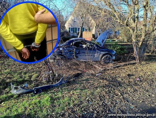 Dziewczyna wypadła z auta przez szybę. Fatalne skutki jazdy na zakazie 27-letniego kierowcy