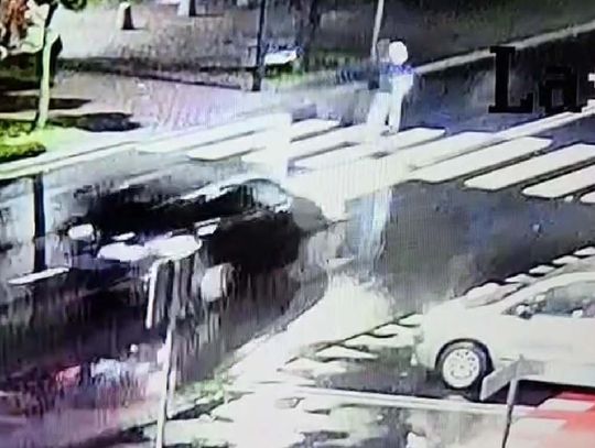 Dziewczynka na hulajnodze elektrycznej wjechała prosto pod samochód. Nie miła kasku ani karty rowerowej